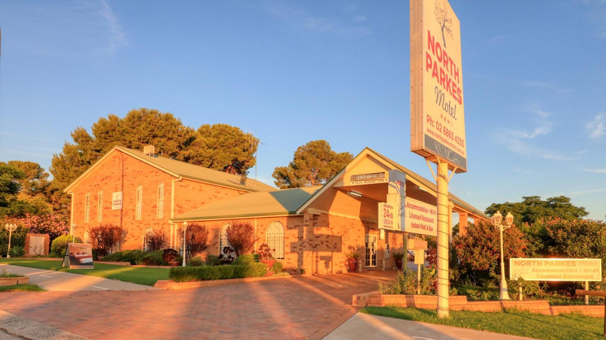 North Parkes Motel Esterno foto